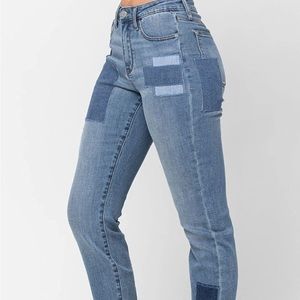 Judy Blue 20W patched boyfriend jeans